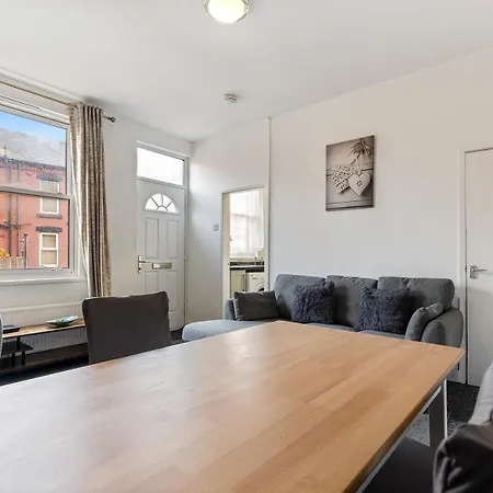Stylish 2-bedroom In Ls12, Perfect For Contractors & Extended Stays-f&k * Leeds (West Yorkshire)