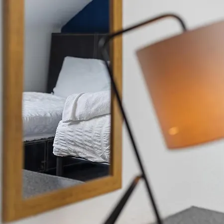 Stylish 2-bedroom In Ls12, Perfect For Contractors & Extended Stays-f&k 아파트