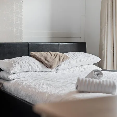 Stylish 2-bedroom In Ls12, Perfect For Contractors & Extended Stays-f&k 아파트