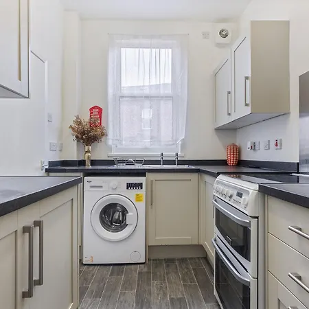 아파트 Stylish 2-bedroom In Ls12, Perfect For Contractors & Extended Stays-f&k