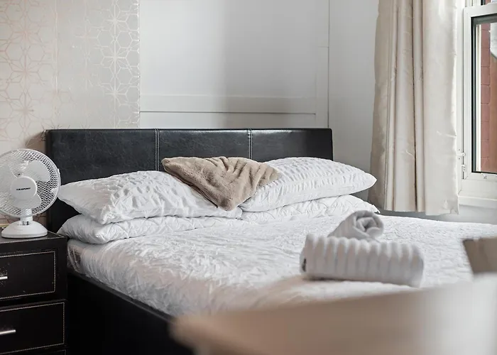 Stylish 2-bedroom In Ls12, Perfect For Contractors & Extended Stays-f&k アパート