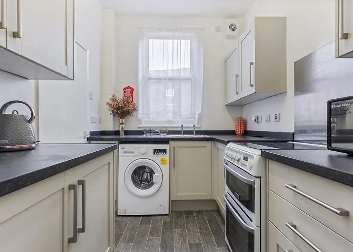 アパート Stylish 2-bedroom In Ls12, Perfect For Contractors & Extended Stays-f&k