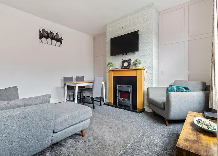 Stylish 2-bedroom In Ls12, Perfect For Contractors & Extended Stays-f&k